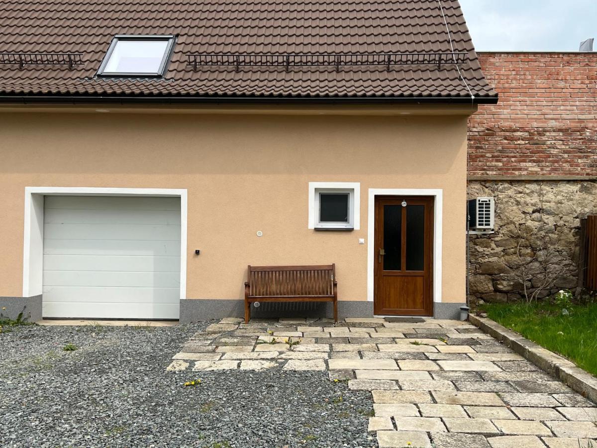 Ferienwohnung Fox Hostka  Exterior foto