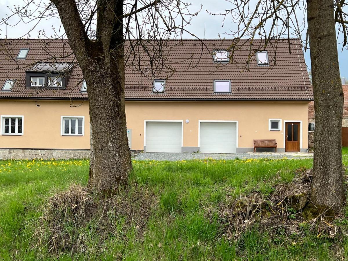 Ferienwohnung Fox Hostka  Exterior foto